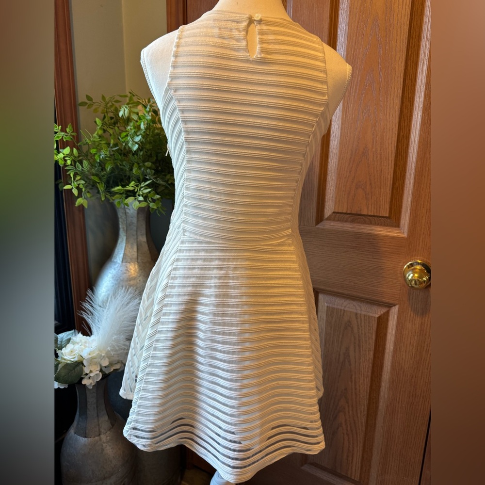 Tommy Hilfiger White Sleeveless Mini Dress Womens Size 12/14 EUC - Picture 6 of 16
